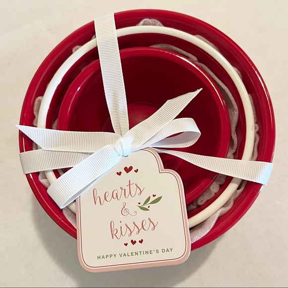 Terramoto Ceramic Hearts & Kisses Set of 3 Nesting Bowls Red/White - Picture 2 of 8